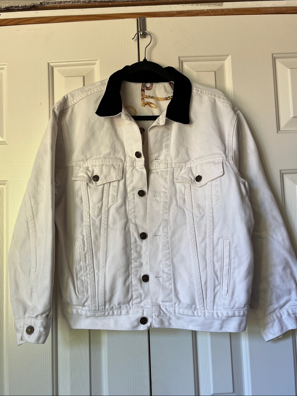 Women’s Vintage White Denim Jacket with Black Collar